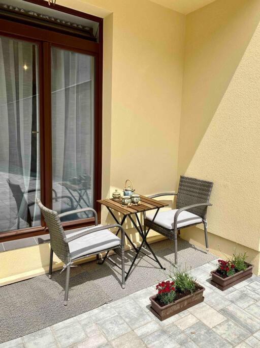 Studio V Prizemi S Kuchyni A Koupelnou Praha Exteriér fotografie